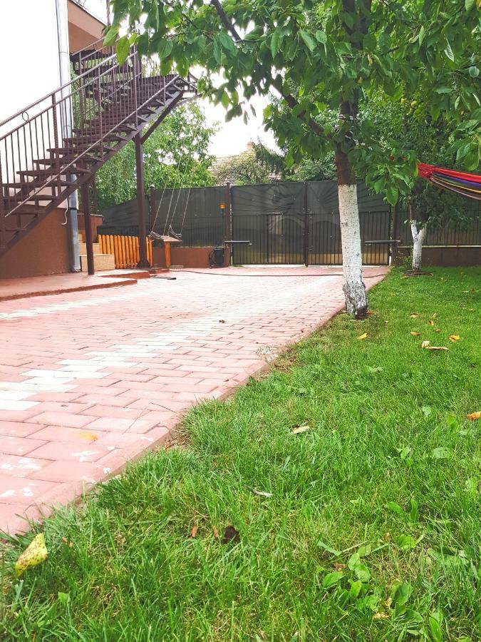 Отель Apulum Gardens Алба-Юлия Экстерьер фото